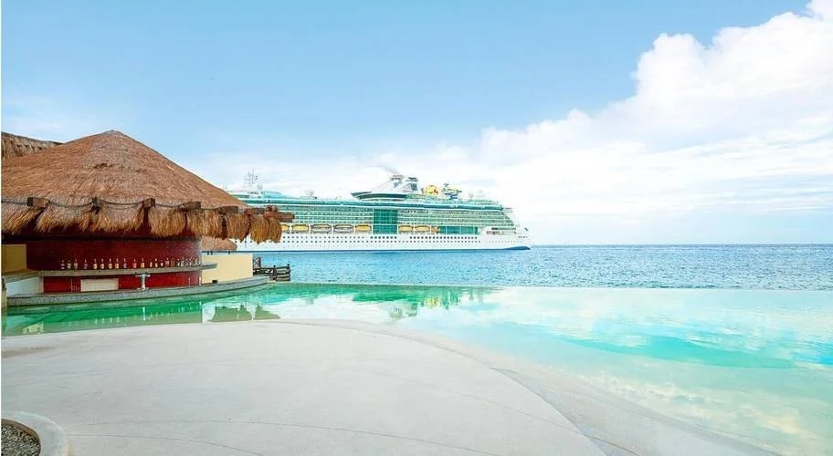 Cruceros pool - Estefany Tapia